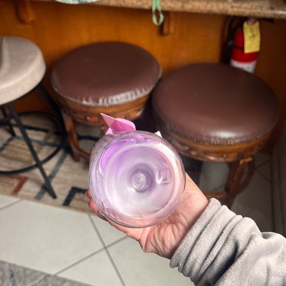 Hello kitty plastic reusable water bottle 28 oz one flaw - Picture 7 of 8